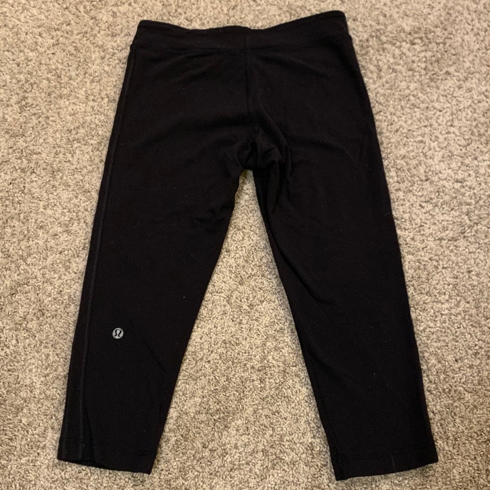 Lululemon crop leggings.